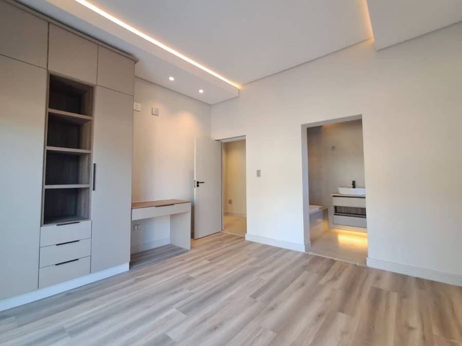 5 Bedroom Property for Sale in Atholl Gauteng