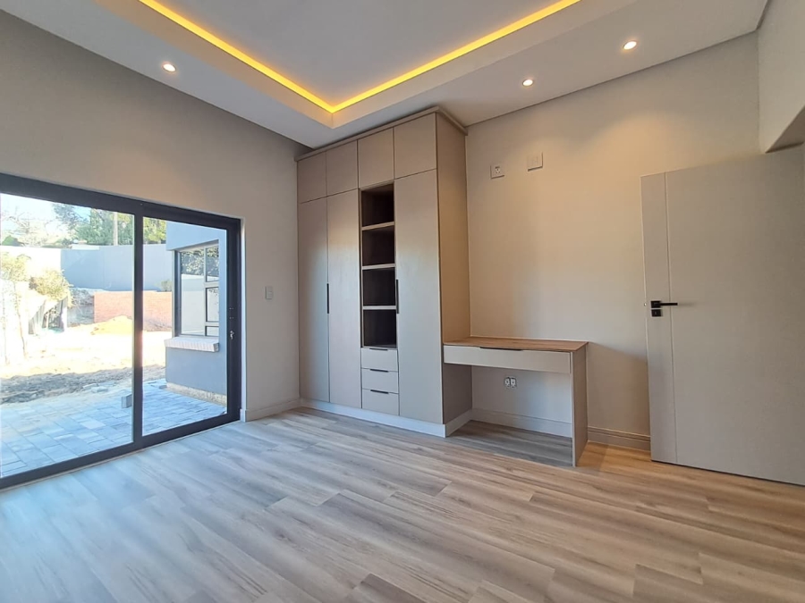 5 Bedroom Property for Sale in Atholl Gauteng