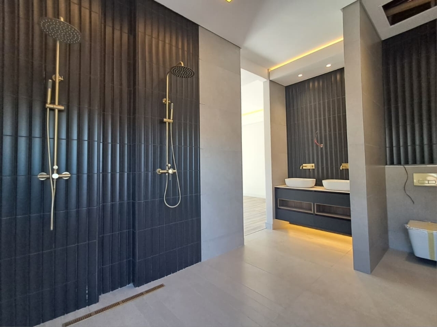 5 Bedroom Property for Sale in Atholl Gauteng