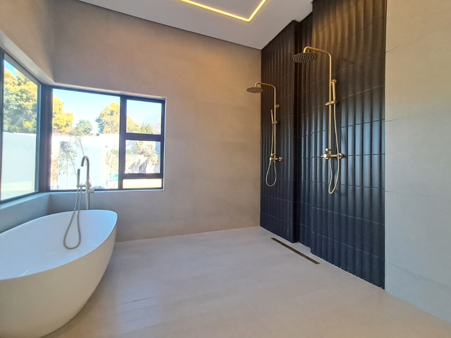 5 Bedroom Property for Sale in Atholl Gauteng