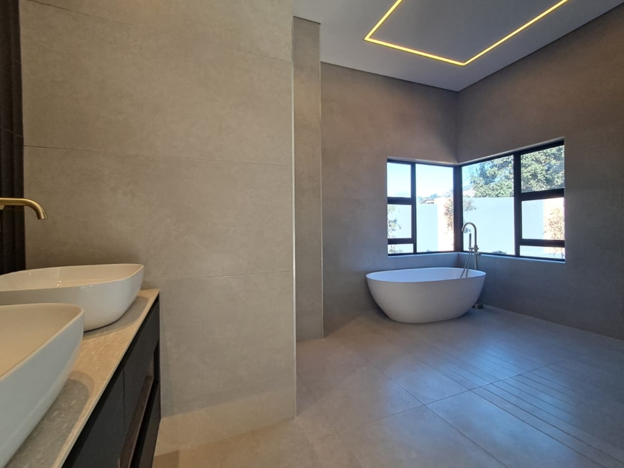 5 Bedroom Property for Sale in Atholl Gauteng