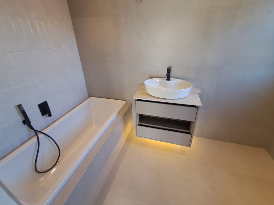 5 Bedroom Property for Sale in Atholl Gauteng