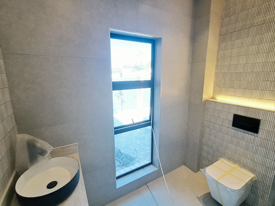5 Bedroom Property for Sale in Atholl Gauteng