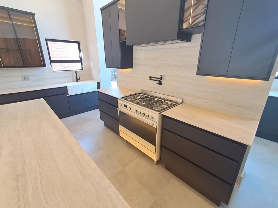 5 Bedroom Property for Sale in Atholl Gauteng