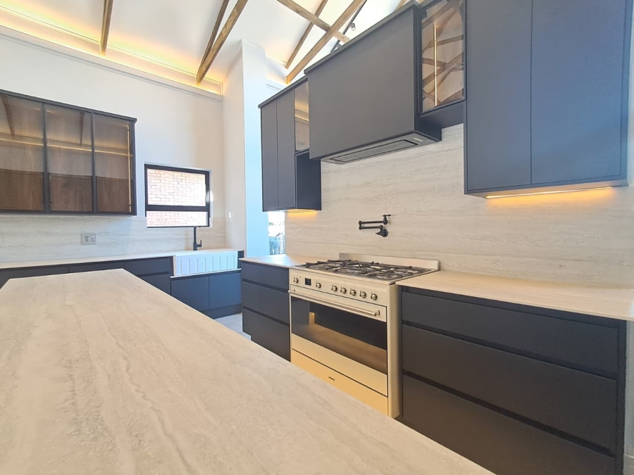 5 Bedroom Property for Sale in Atholl Gauteng