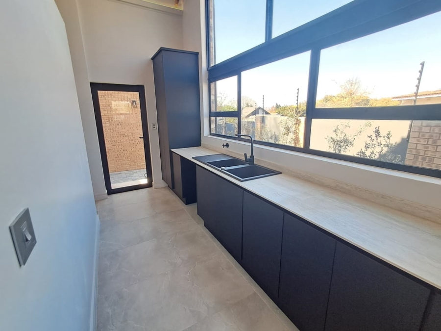 5 Bedroom Property for Sale in Atholl Gauteng