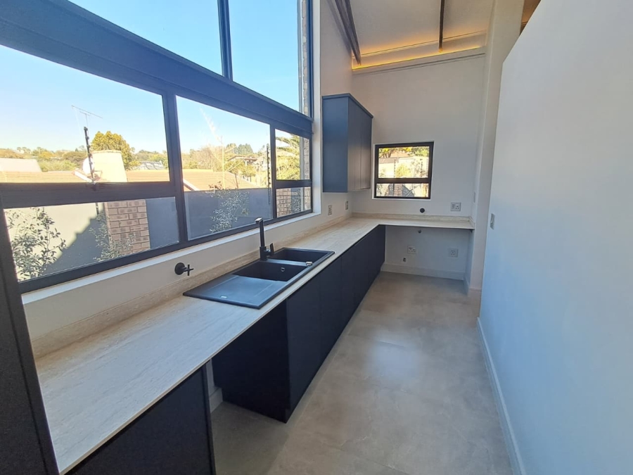 5 Bedroom Property for Sale in Atholl Gauteng