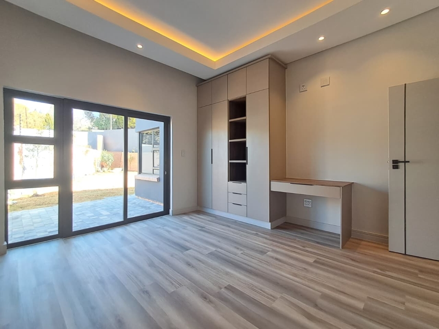 5 Bedroom Property for Sale in Atholl Gauteng