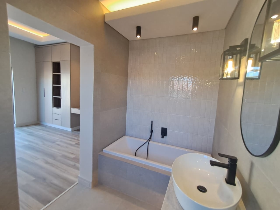 5 Bedroom Property for Sale in Atholl Gauteng
