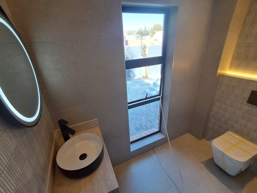 5 Bedroom Property for Sale in Atholl Gauteng