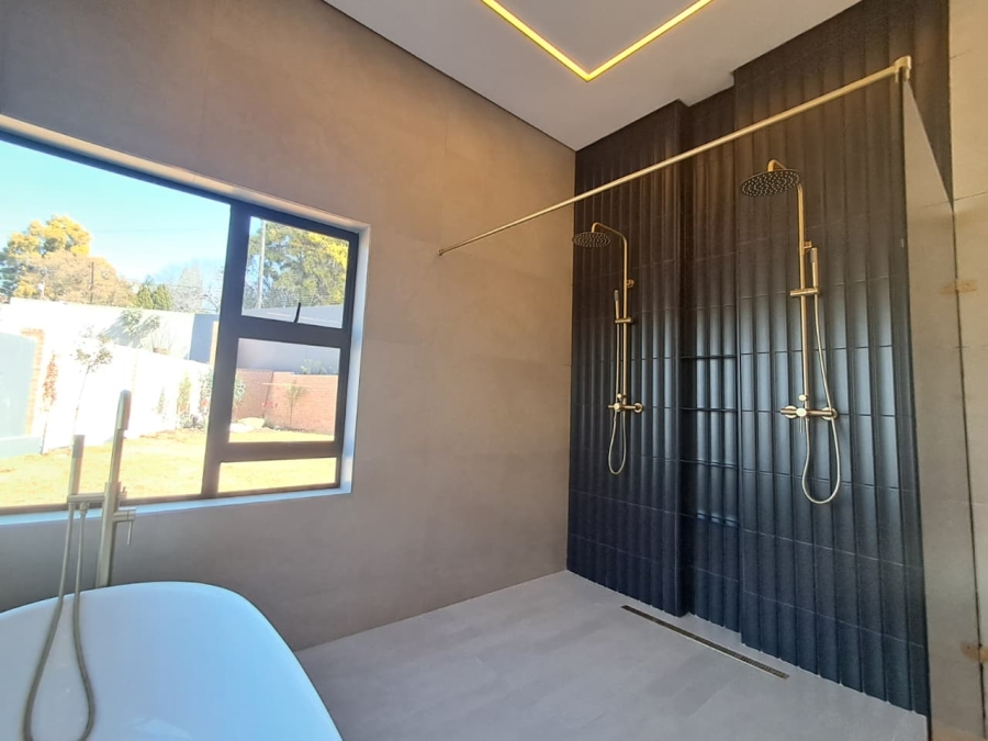 5 Bedroom Property for Sale in Atholl Gauteng