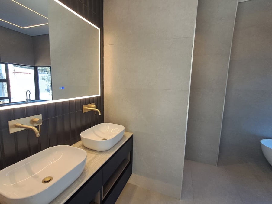 5 Bedroom Property for Sale in Atholl Gauteng