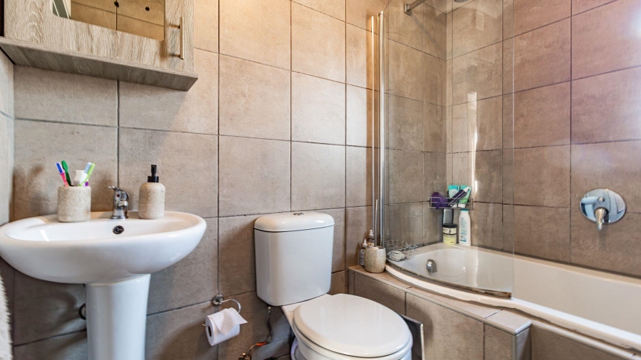 2 Bedroom Property for Sale in Montana Tuine Gauteng