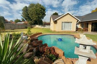 3 Bedroom Property for Sale in Brackendowns Gauteng
