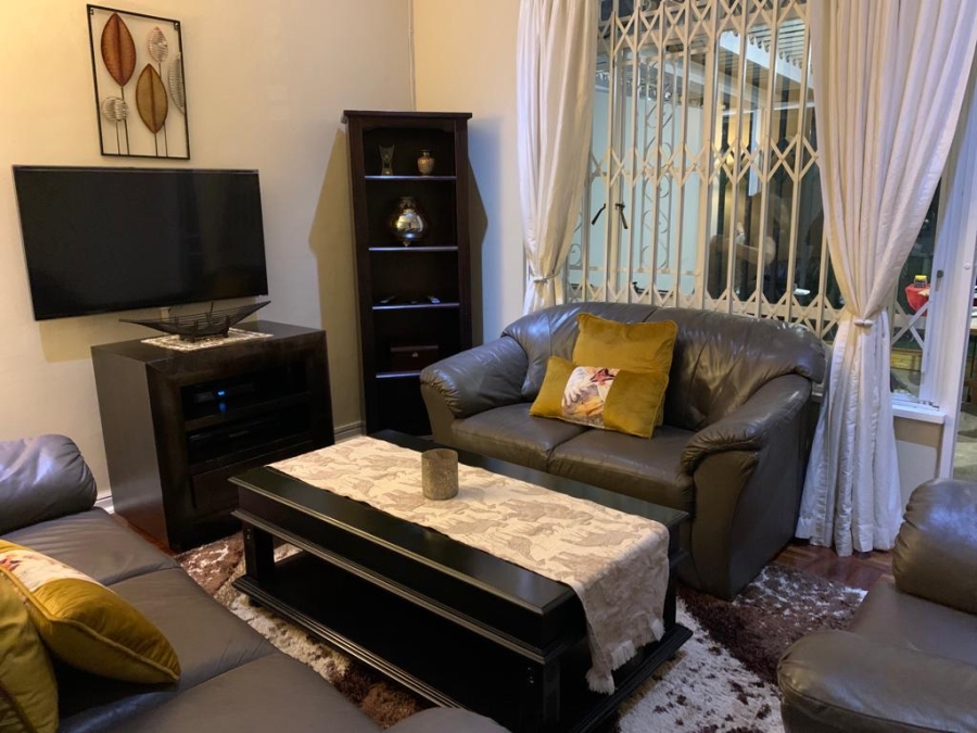 To Let 1 Bedroom Property for Rent in Waverley Gauteng