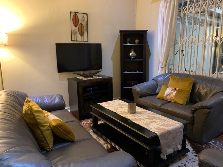 To Let 1 Bedroom Property for Rent in Waverley Gauteng