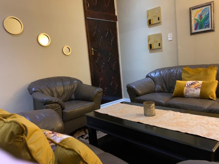 To Let 1 Bedroom Property for Rent in Waverley Gauteng
