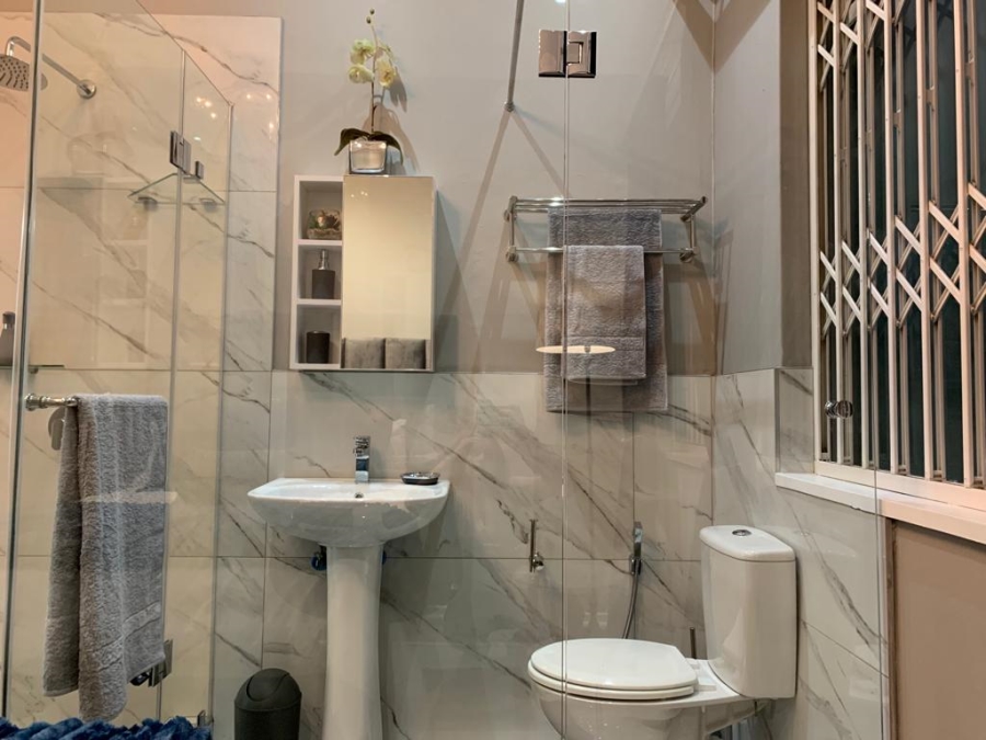 To Let 1 Bedroom Property for Rent in Waverley Gauteng