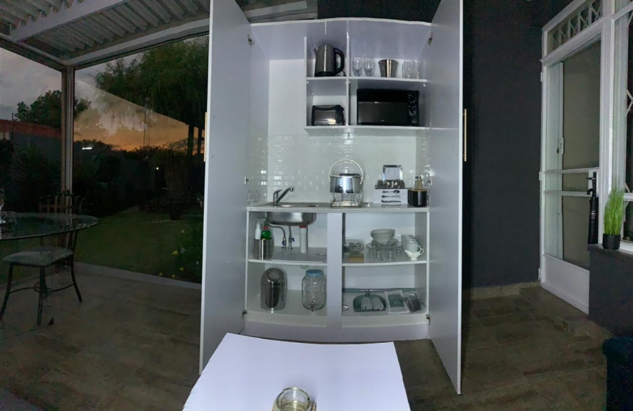 To Let 1 Bedroom Property for Rent in Waverley Gauteng