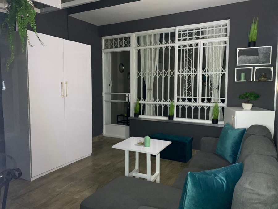 To Let 1 Bedroom Property for Rent in Waverley Gauteng