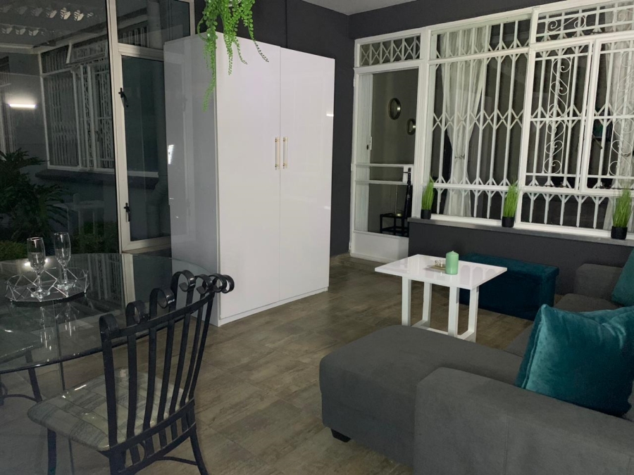 To Let 1 Bedroom Property for Rent in Waverley Gauteng