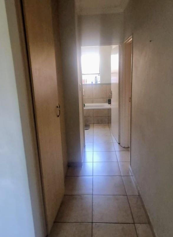 To Let 3 Bedroom Property for Rent in Corlett Gardens Gauteng