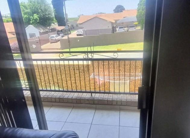 To Let 3 Bedroom Property for Rent in Corlett Gardens Gauteng
