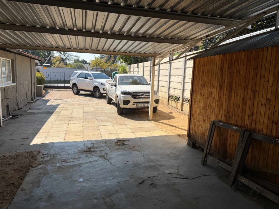 To Let 1 Bedroom Property for Rent in Fontainebleau Gauteng