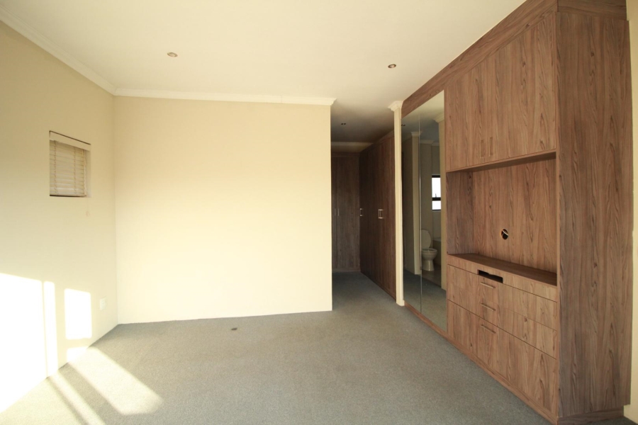 4 Bedroom Property for Sale in Blue Valley Golf Estate Gauteng