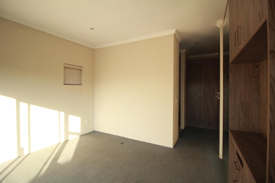 4 Bedroom Property for Sale in Blue Valley Golf Estate Gauteng