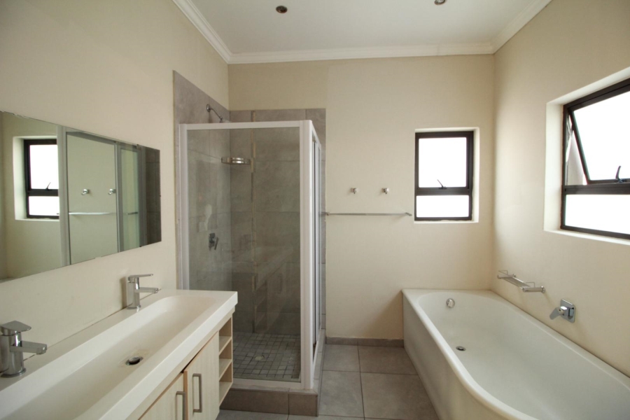 4 Bedroom Property for Sale in Blue Valley Golf Estate Gauteng