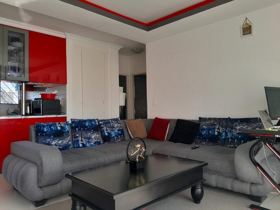2 Bedroom Property for Sale in Linmeyer Gauteng