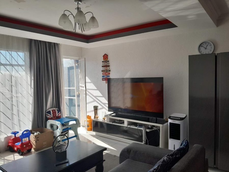 2 Bedroom Property for Sale in Linmeyer Gauteng