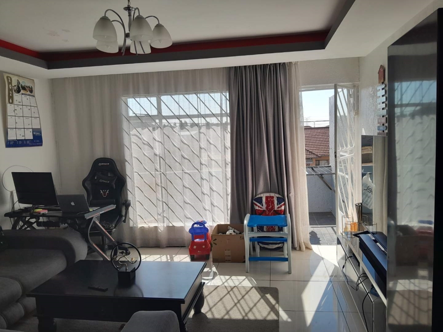 2 Bedroom Property for Sale in Linmeyer Gauteng