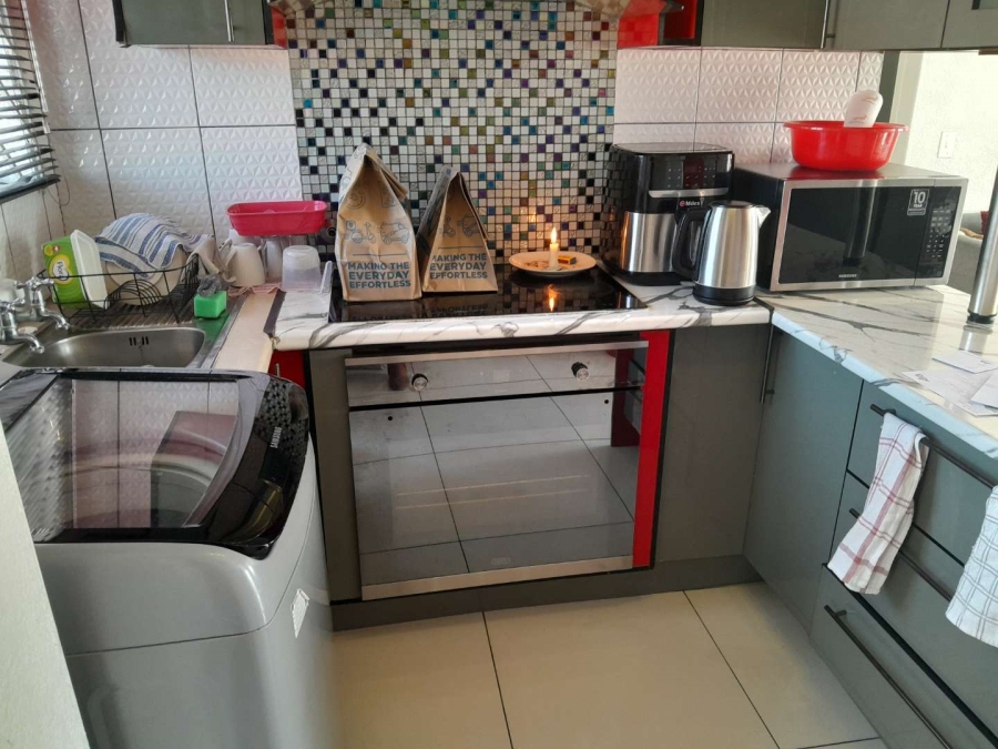 2 Bedroom Property for Sale in Linmeyer Gauteng