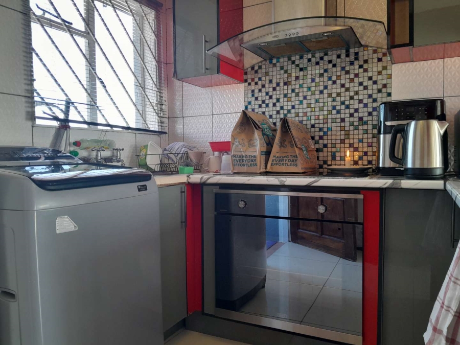 2 Bedroom Property for Sale in Linmeyer Gauteng