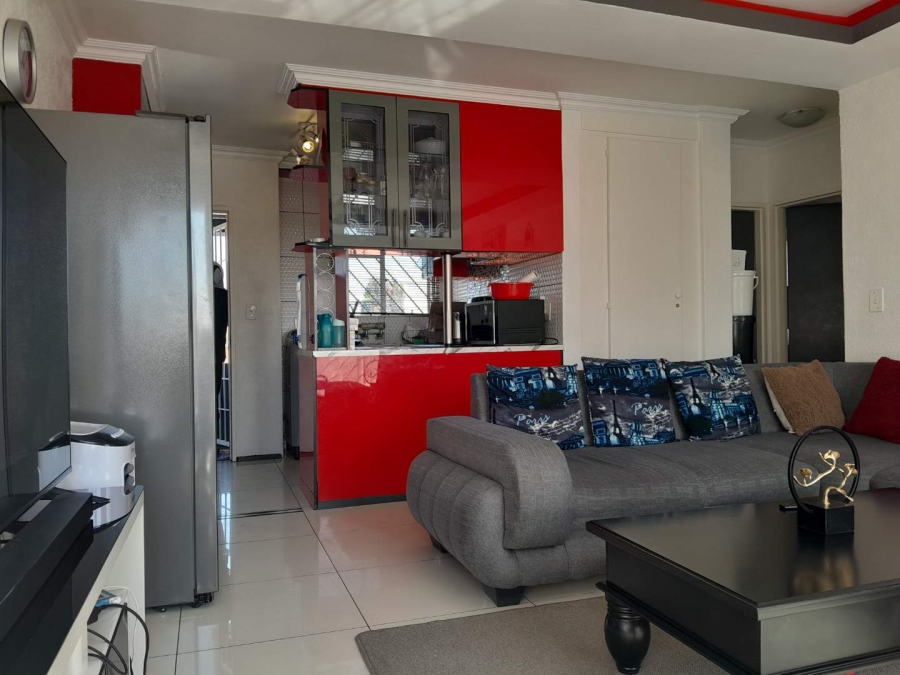 2 Bedroom Property for Sale in Linmeyer Gauteng
