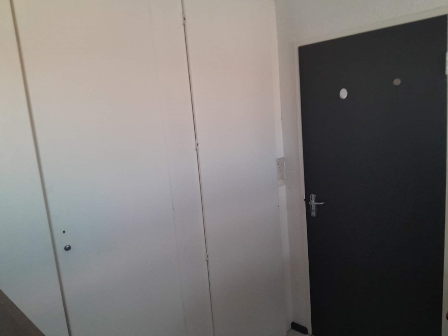 2 Bedroom Property for Sale in Linmeyer Gauteng