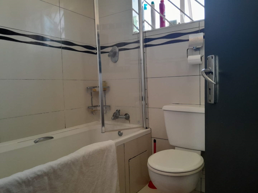 2 Bedroom Property for Sale in Linmeyer Gauteng