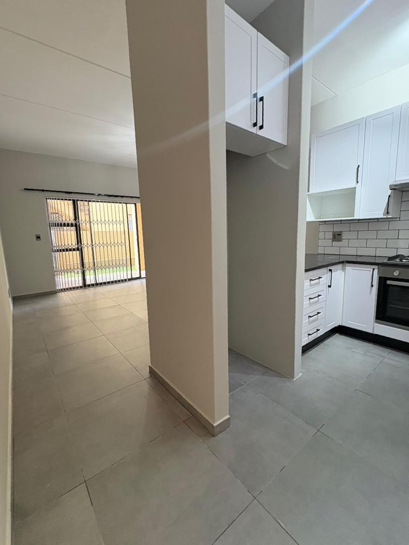 To Let 2 Bedroom Property for Rent in Fourways Gauteng