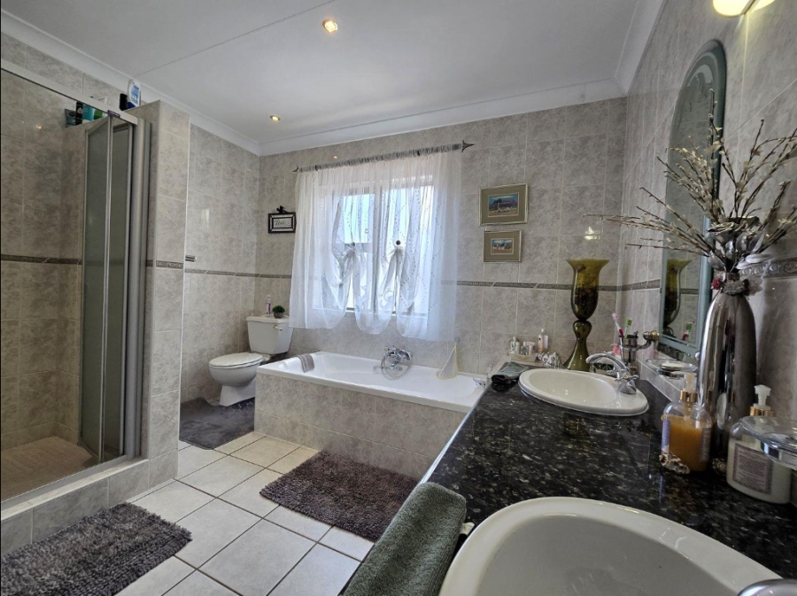 4 Bedroom Property for Sale in Meyersdal Gauteng