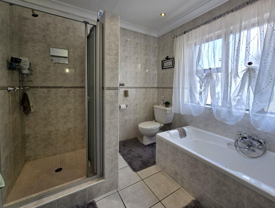 4 Bedroom Property for Sale in Meyersdal Gauteng