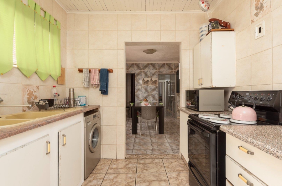 4 Bedroom Property for Sale in General Albertspark Gauteng