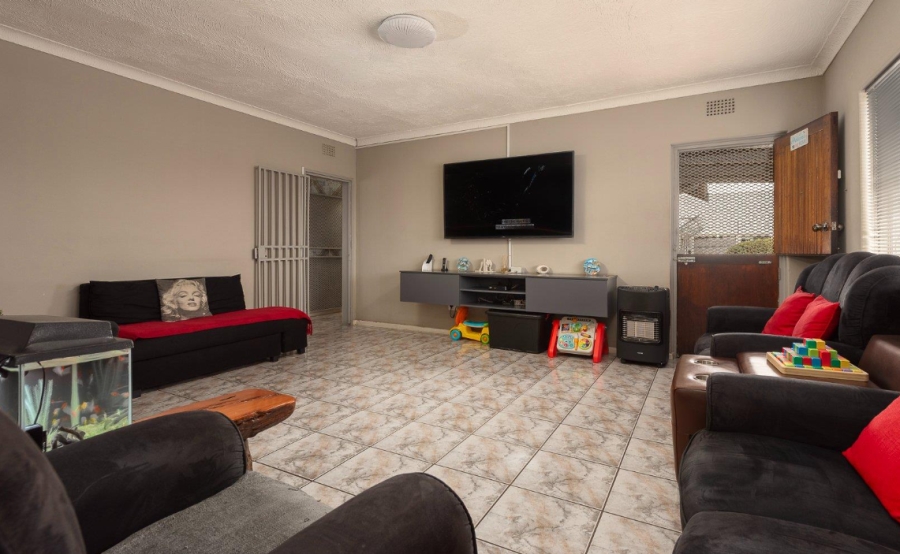 4 Bedroom Property for Sale in General Albertspark Gauteng