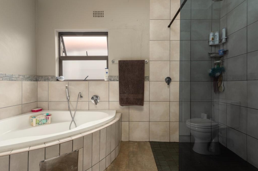 4 Bedroom Property for Sale in General Albertspark Gauteng