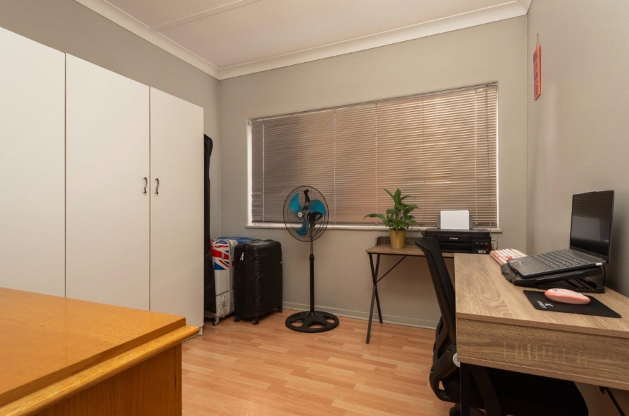 4 Bedroom Property for Sale in General Albertspark Gauteng