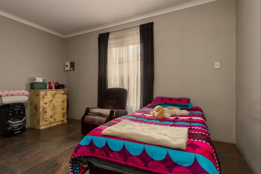 4 Bedroom Property for Sale in General Albertspark Gauteng