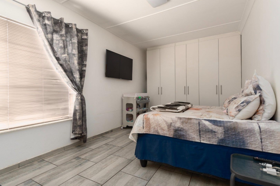 4 Bedroom Property for Sale in General Albertspark Gauteng