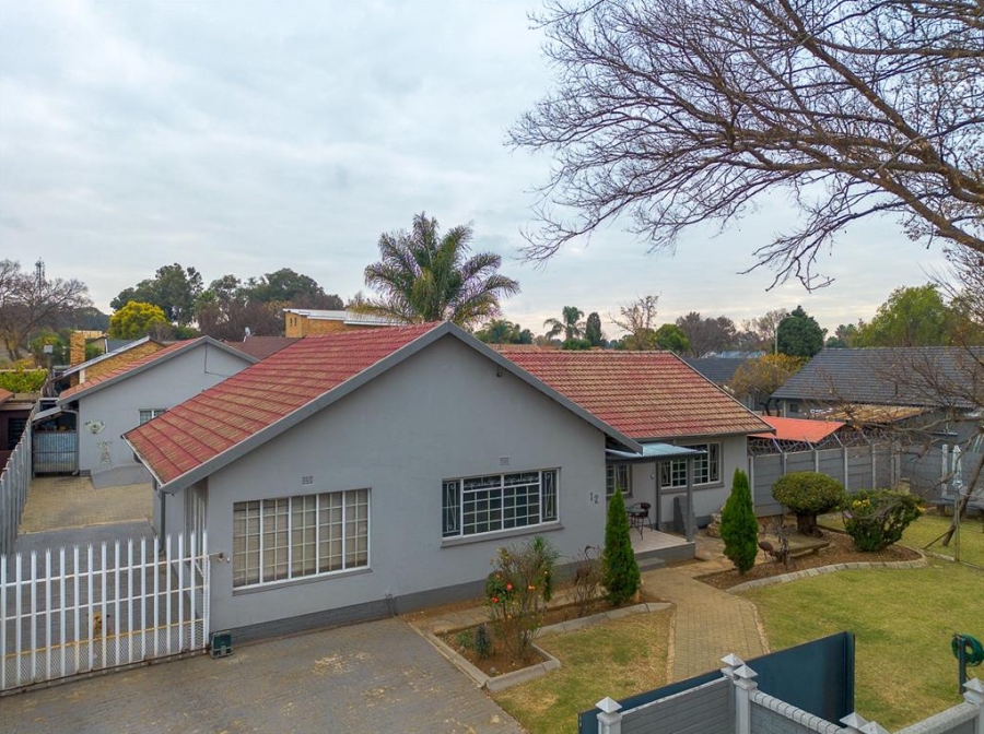 4 Bedroom Property for Sale in General Albertspark Gauteng