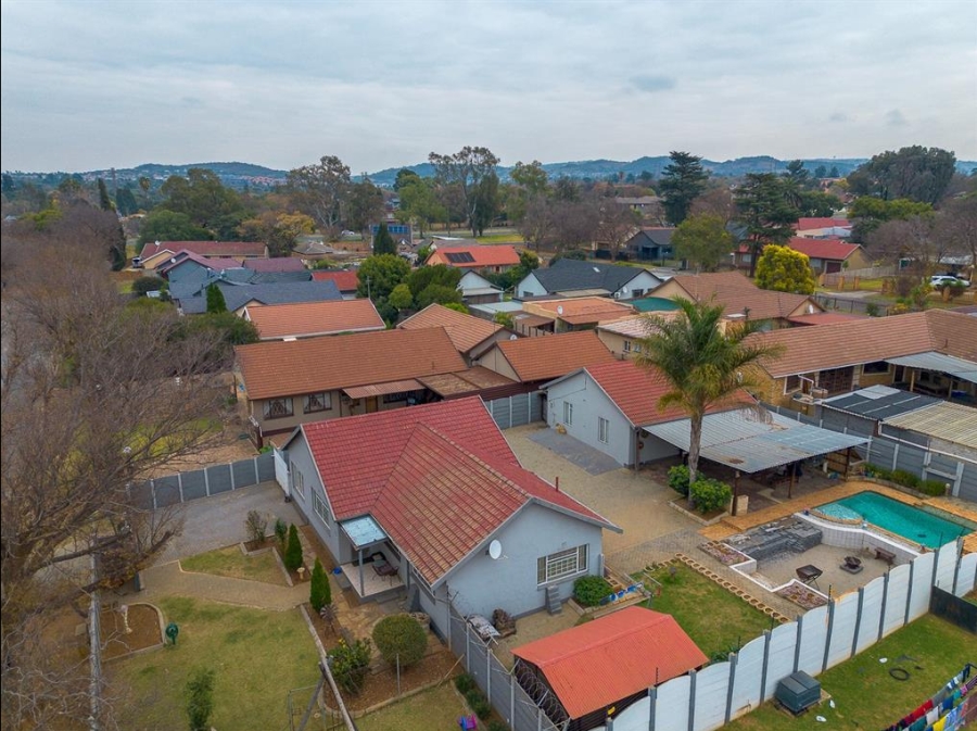 4 Bedroom Property for Sale in General Albertspark Gauteng